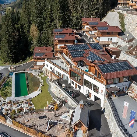 Holiday home In Neukirchen Near Wildkogel Arena Neukirchen am Grossvenediger