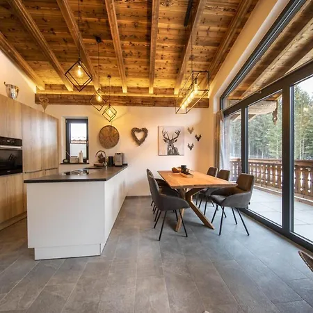 Holiday home In Neukirchen Near Wildkogel Arena Neukirchen am Grossvenediger