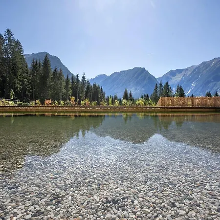 Holiday home In Neukirchen Near Wildkogel Arena Neukirchen am Grossvenediger